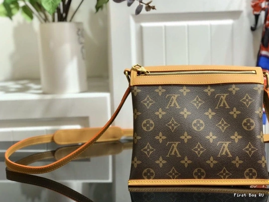 First bag VUITTON SLANTING LOUIS 0806